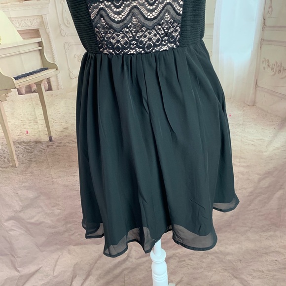 Lily Rose Black Sheer Lace Detail Dress - Picture 4 of 8